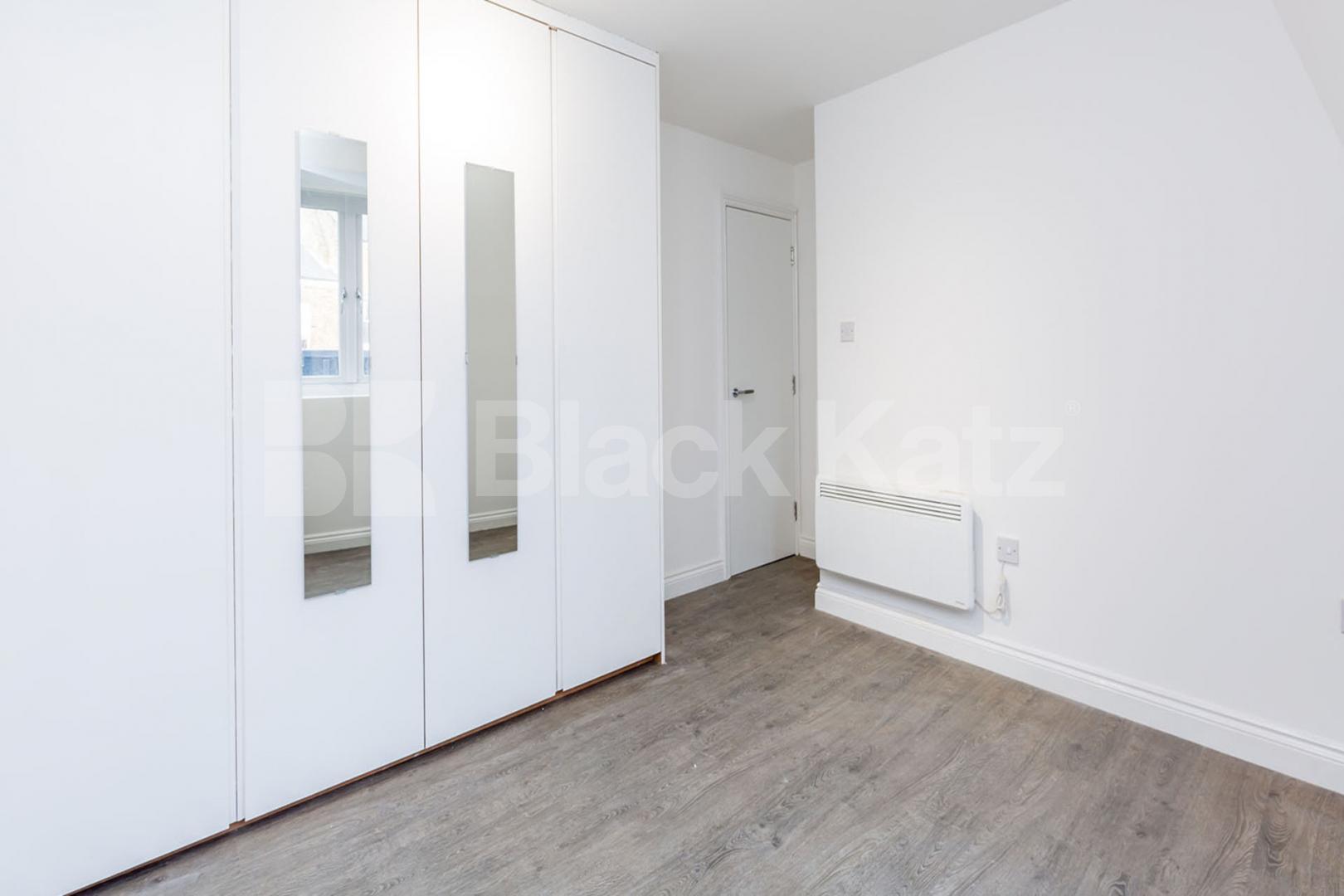 split over 2 floors a spacious 4 bedroom with modern fixtures. Foulden Road, Stoke Newington